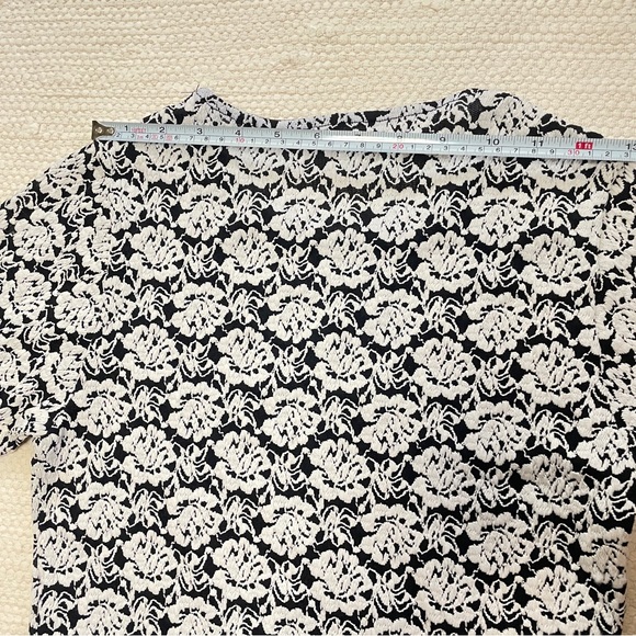 Korean Fashion Cotton Stretchy Crew Neck Navy White Floral Top - Picture 5 of 6